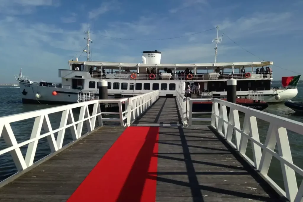 barco Boat-Style-Wedding